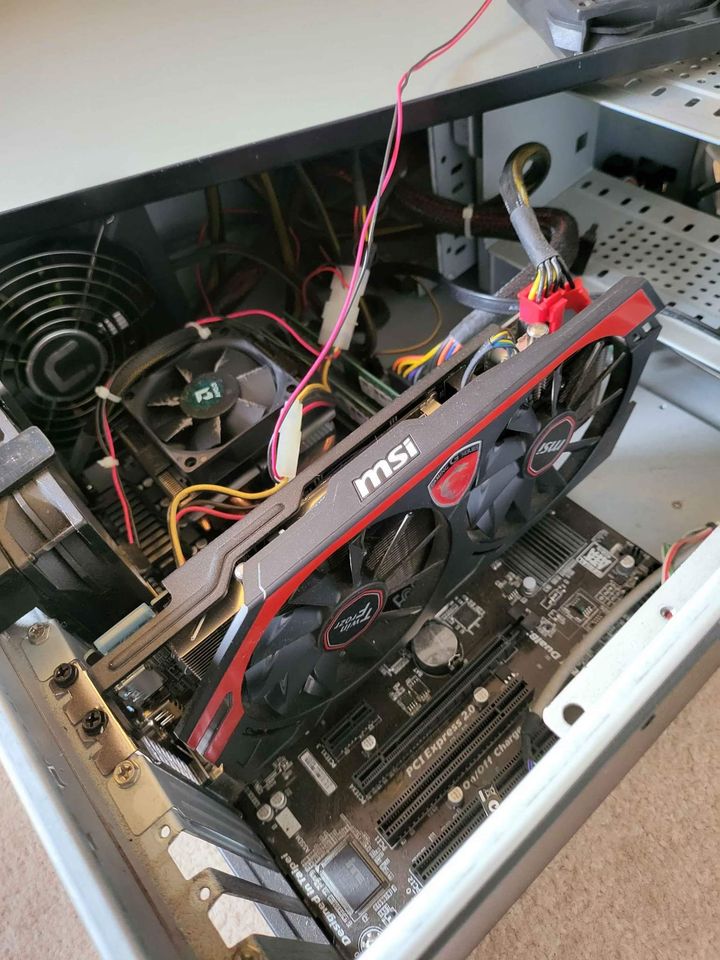 Race Room Driving Simulator + LOGITECH WHEEL + GAMING PC + MONITOR