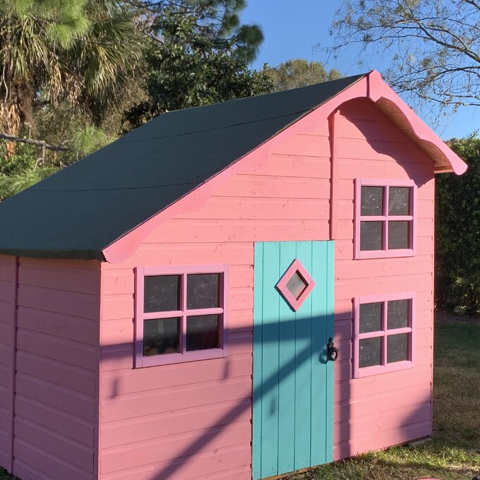 7.71′ X 6.75′ PLAYHOUSE