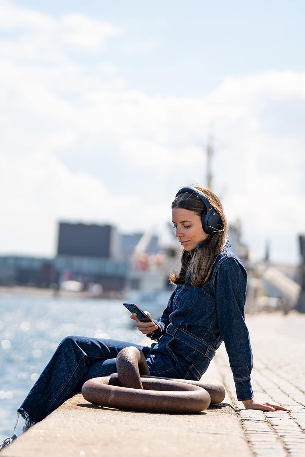 Sony WH-1000XM4 Noise Cancelling Wireless Headphones - 30 hours battery life - Over Ear style - Optimised for Alexa and the Google Assistant - with built-in mic for phone calls