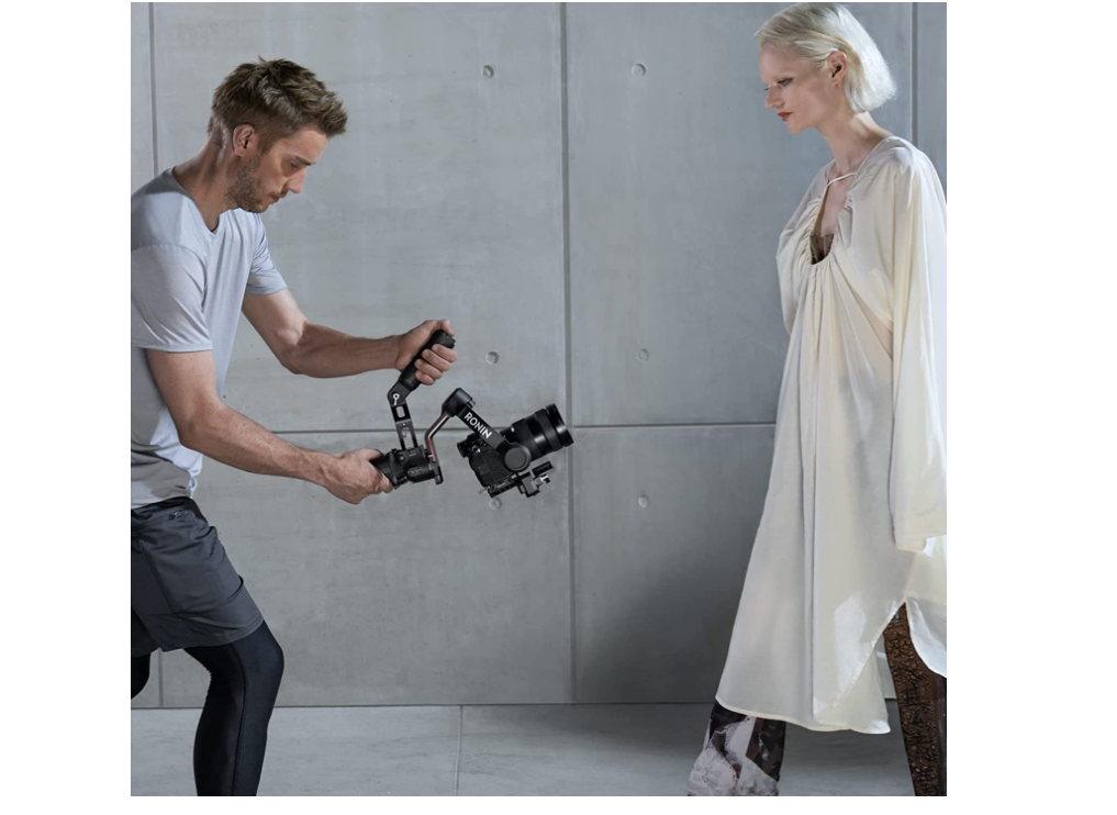 DJI RS 3, 3-Axis Gimbal for DSLR and Mirrorless Camera Canon/Sony/Panasonic/Nikon/Fujifilm, 3 kg (6.6 lbs) Payload, Automated Axis Locks, 1.8